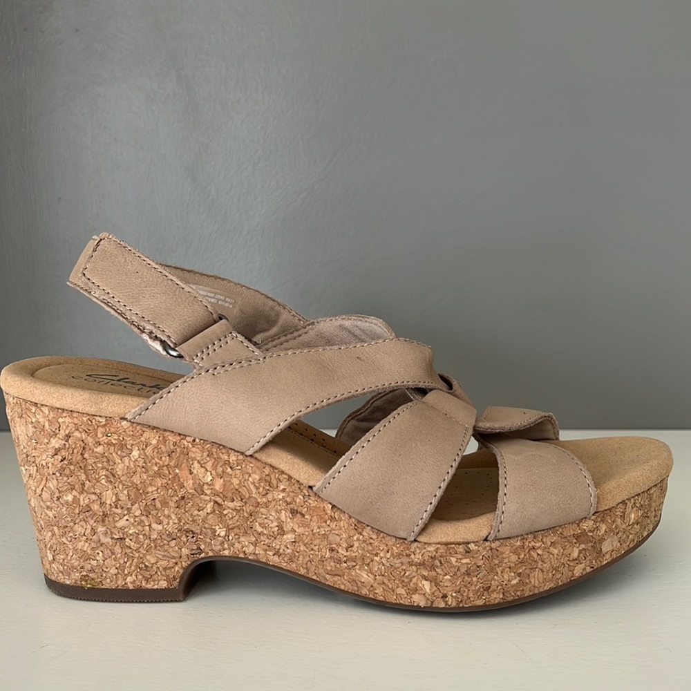 Clark's Giselle Beach Sand Nubuck Wedge Sandals Cushioned Size 9